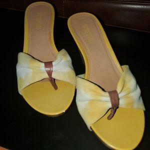 Like new yellow wedge